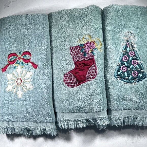 VTG Christmas Holiday Hand Towels 100% Cotton Stitched Green Set of 3 Embroidery - Picture 1 of 16